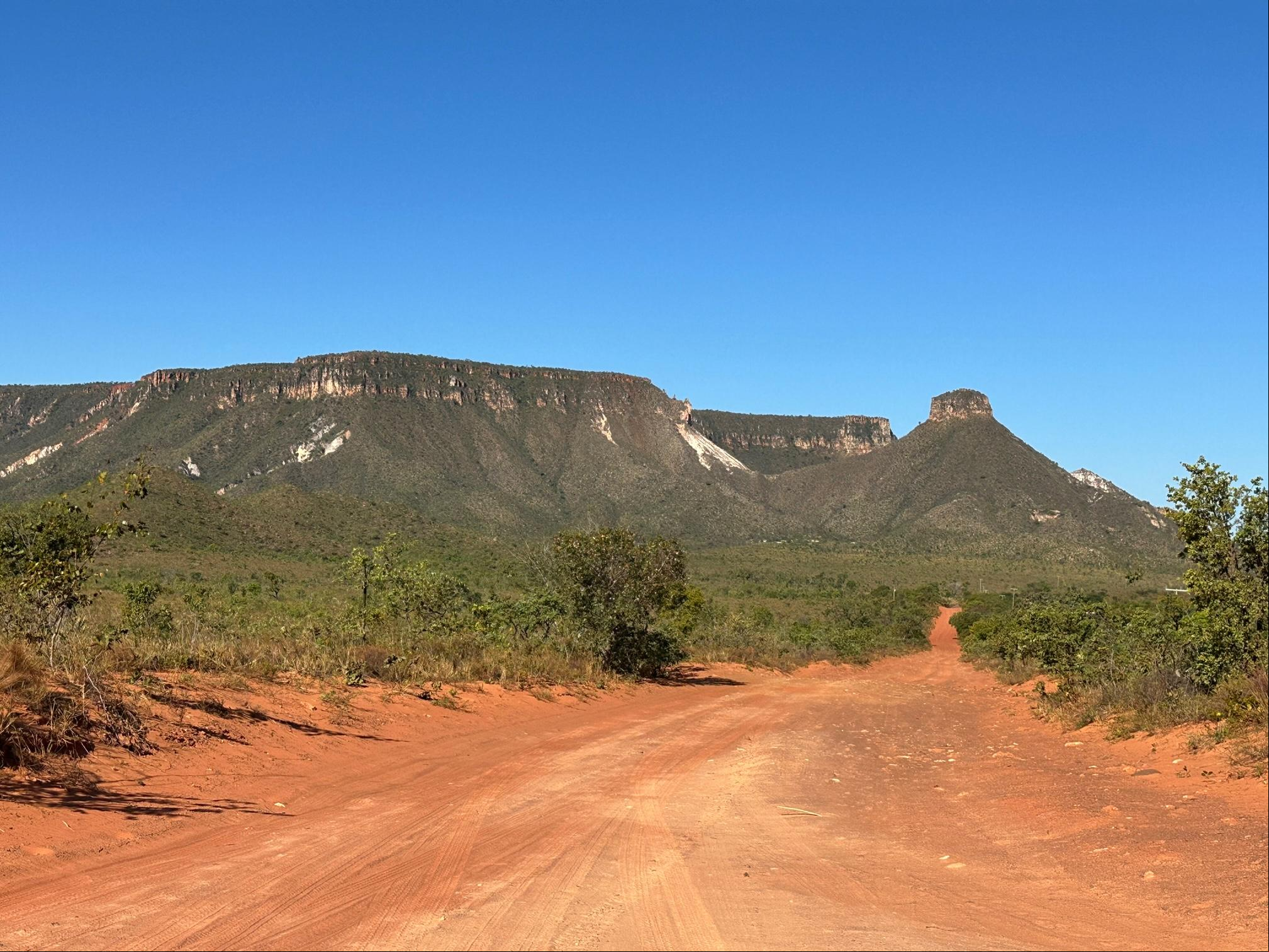 A serra do Espírito Santo e seu mirante: estradas de terra cortam o Parque Estadual do Jalapão